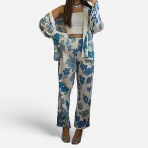 Floral Blue and White Women's Set